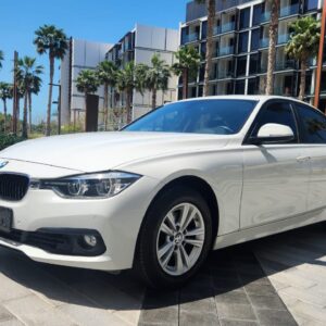 2018 BMW 318i 1.5L/3 Cyl Excellent Condition Gcc Specs Low Kilometer Driven